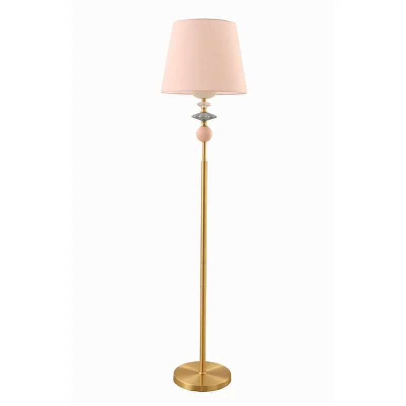 Proč si pro svůj prostor vybrat porcelánovou stojací lampu Sandy Gold Drum Shade?
