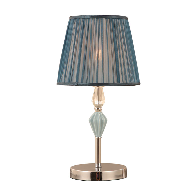 Tradiční stolní lampa ze skládané látky