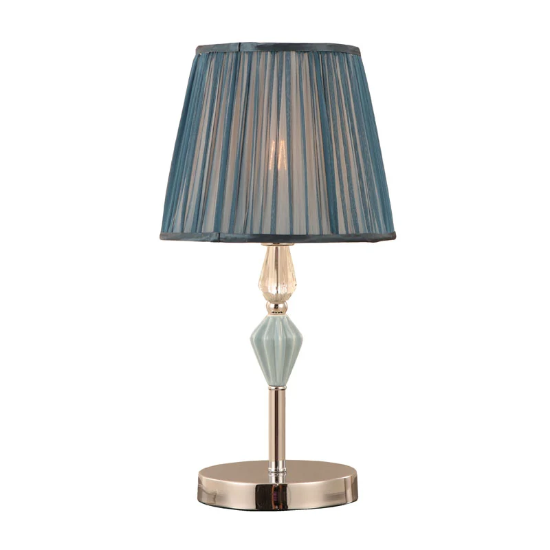 Tradiční stolní lampa ze skládané látky